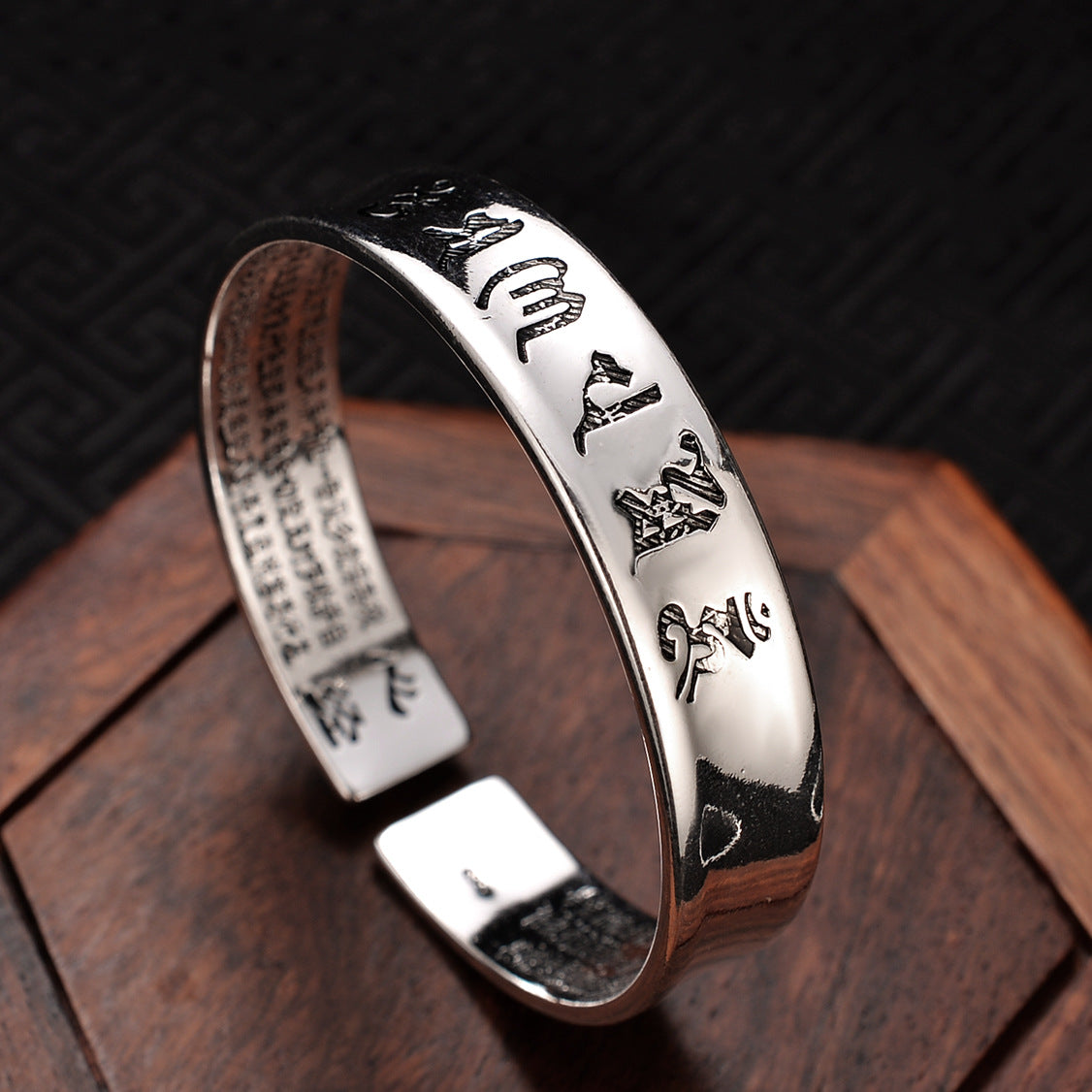 Tibetan Mantra Cuff Bracelet with Heart Sutra, Prayer Tibetan Buddhist 6 Syllable Mantra Om Mani Padme Hum Bracelet for Women, Girls, Men & Boys