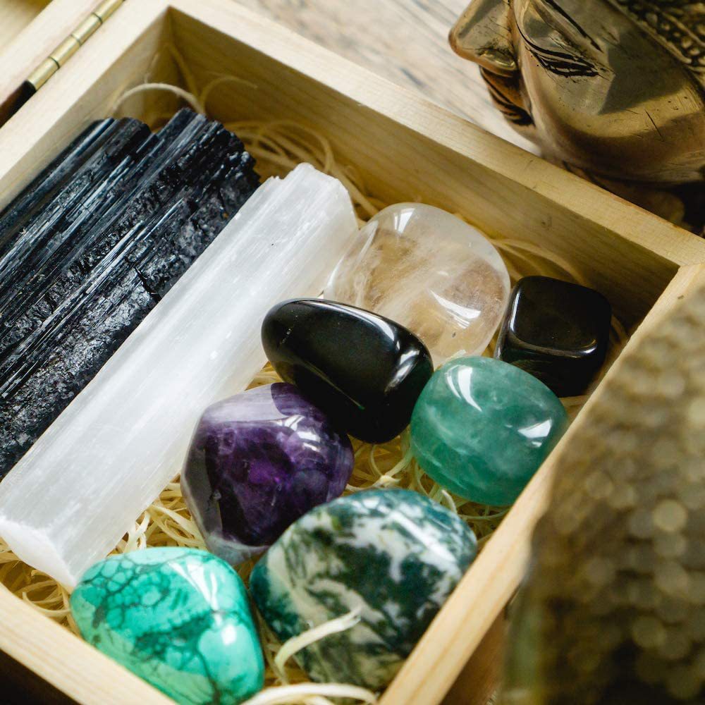 Travel Chakra Crystals and Healing Stones in Wooden Gift Box + 50pg EBOOK – 7 Chakra Tumbled Gemstones, Quartz Crystal Point, Amethyst Crystal, Rose Quartz,Stone Guide, Made in